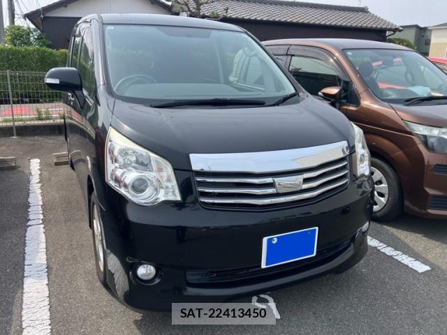 Toyota NOAH 2013-11 7726569-1