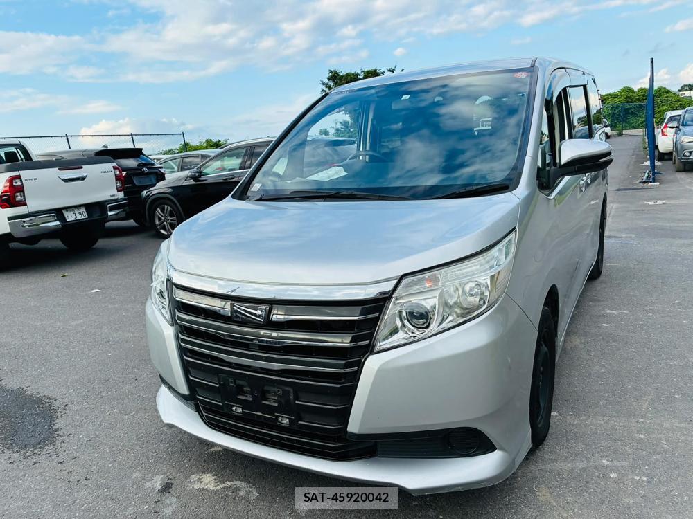 Toyota NOAH 2017-05 7686696-0