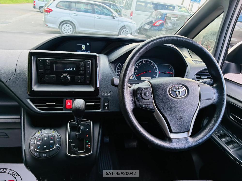 Toyota NOAH 2017-05 7686696-13