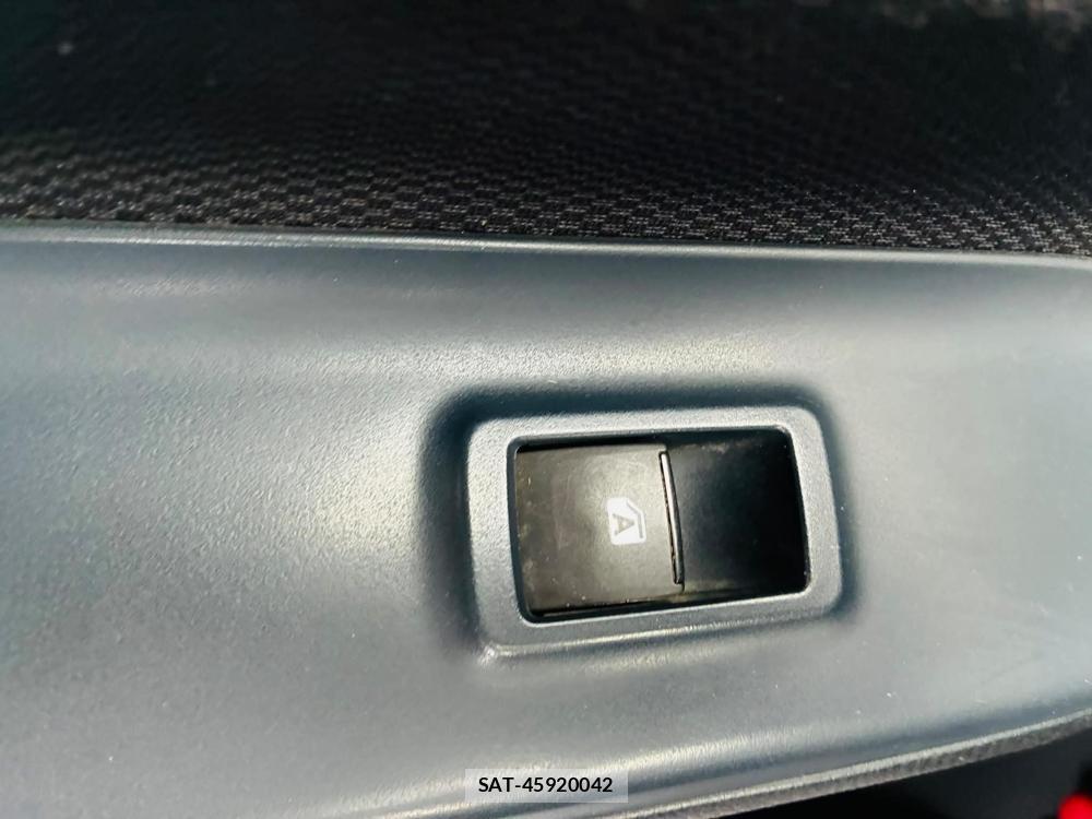 Toyota NOAH 2017-05 7686696-23