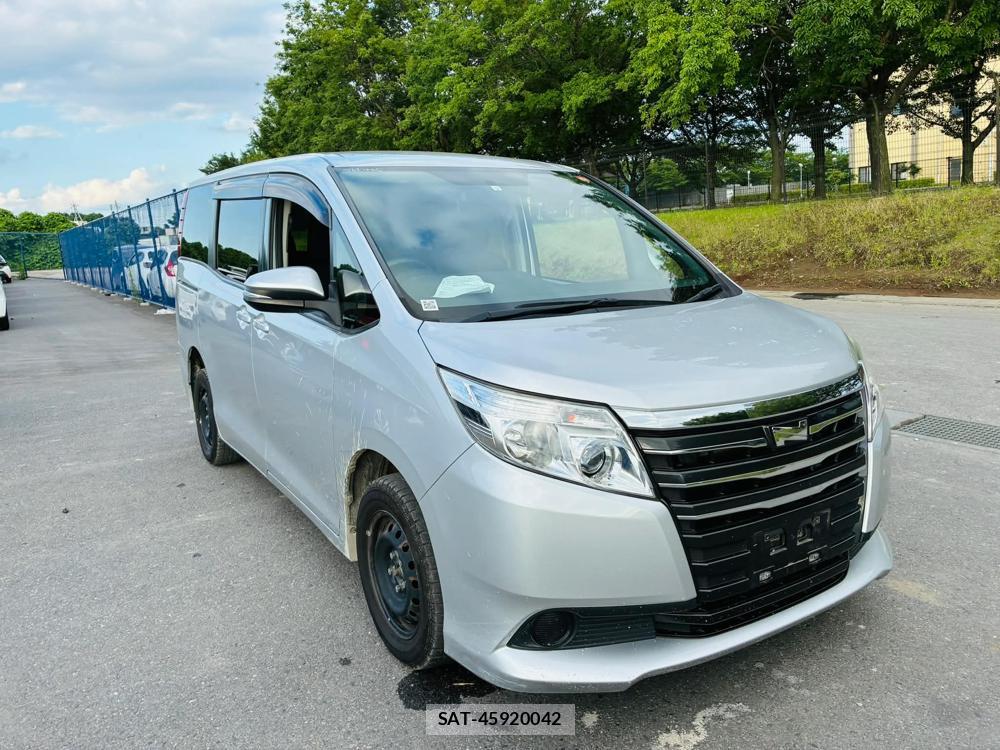 Toyota NOAH 2017-05 7686696-6