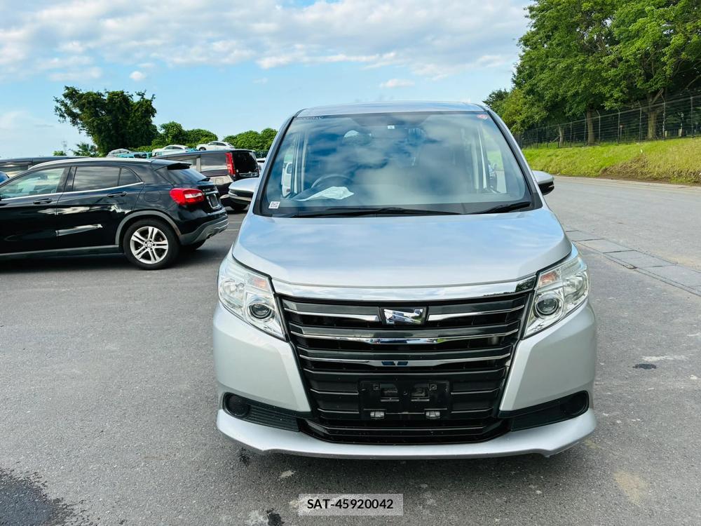Toyota NOAH 2017-05 7686696-7