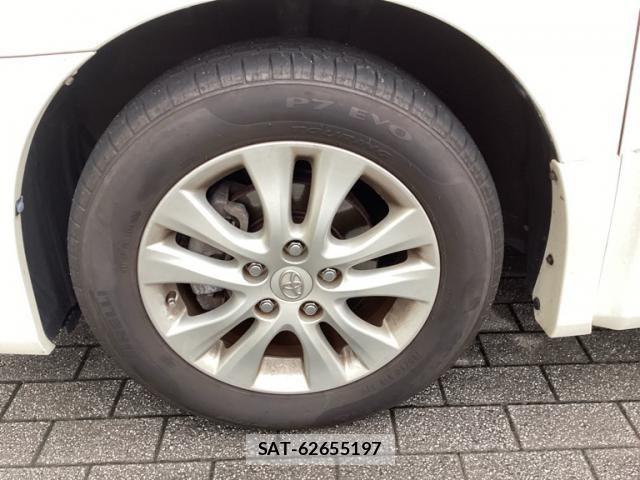 Toyota NOAH 2013-06 7726565-11