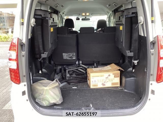 Toyota NOAH 2013-06 7726565-14