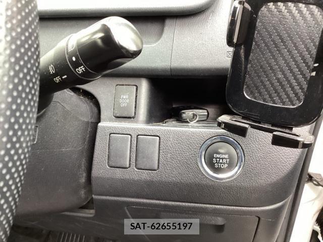 Toyota NOAH 2013-06 7726565-20