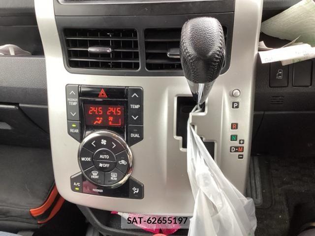 Toyota NOAH 2013-06 7726565-22