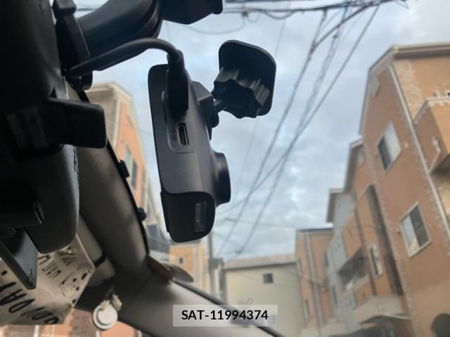 Toyota NOAH 2005-07 7726577-17