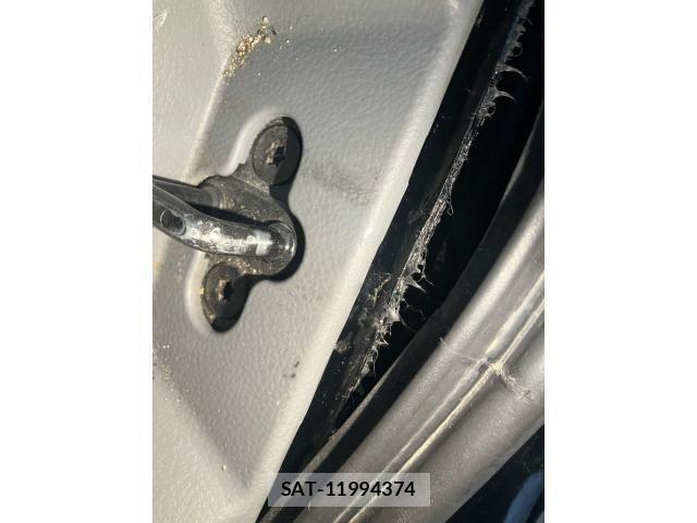 Toyota NOAH 2005-07 7726577-23