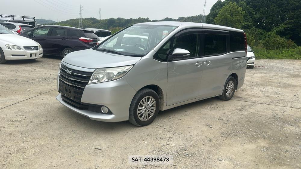 Toyota NOAH 2015-03 7353012-0
