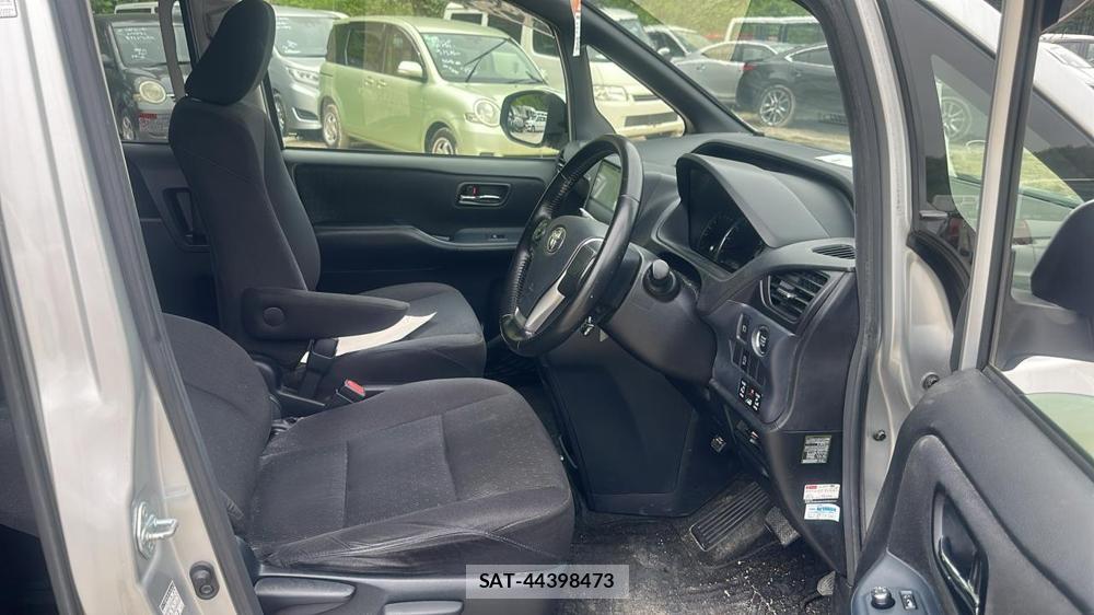 Toyota NOAH 2015-03 7353012-11