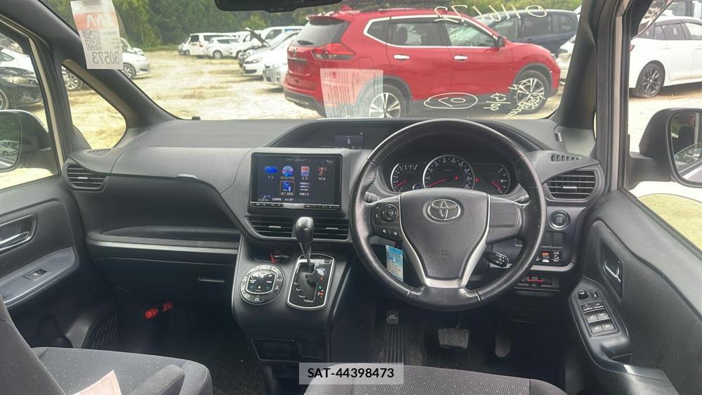 Toyota NOAH 2015-03 7353012-12