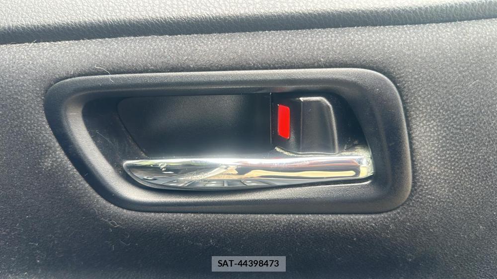 Toyota NOAH 2015-03 7353012-20