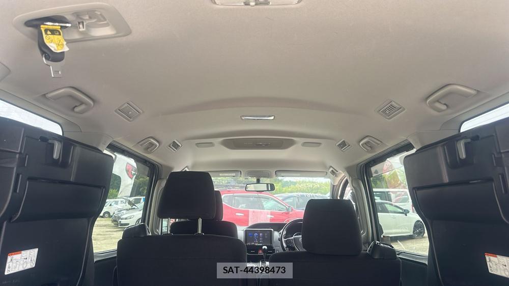Toyota NOAH 2015-03 7353012-22