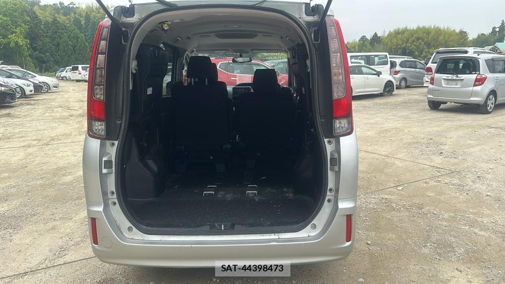 Toyota NOAH 2015-03 7353012-24