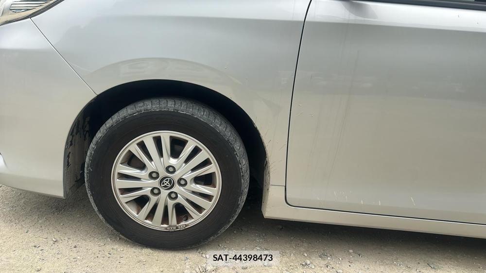 Toyota NOAH 2015-03 7353012-28