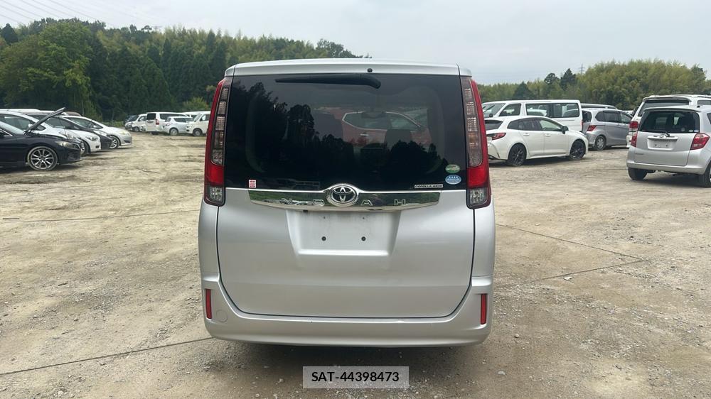 Toyota NOAH 2015-03 7353012-3