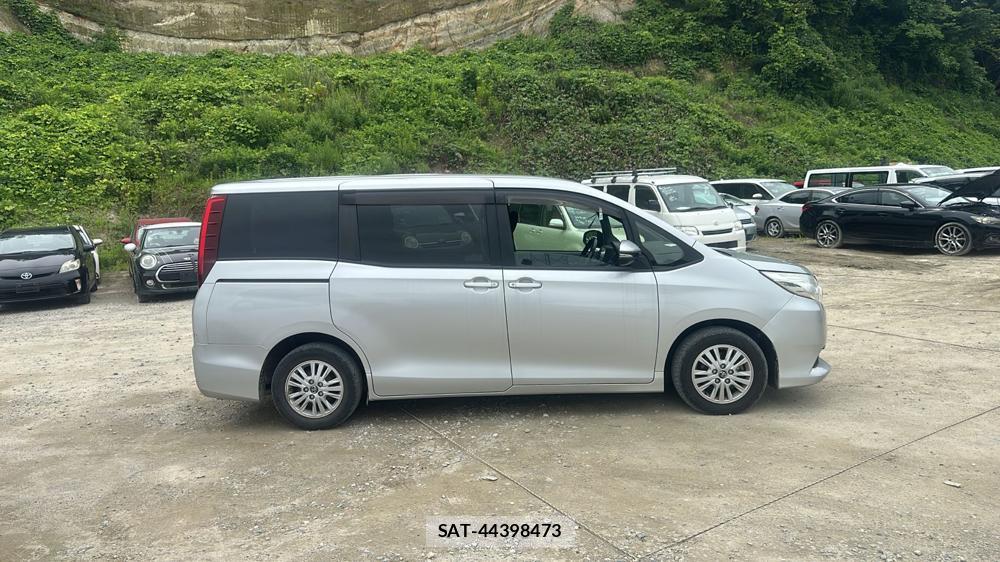 Toyota NOAH 2015-03 7353012-5