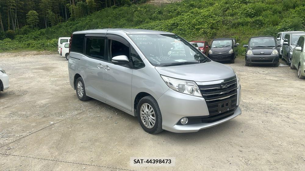 Toyota NOAH 2015-03 7353012-6