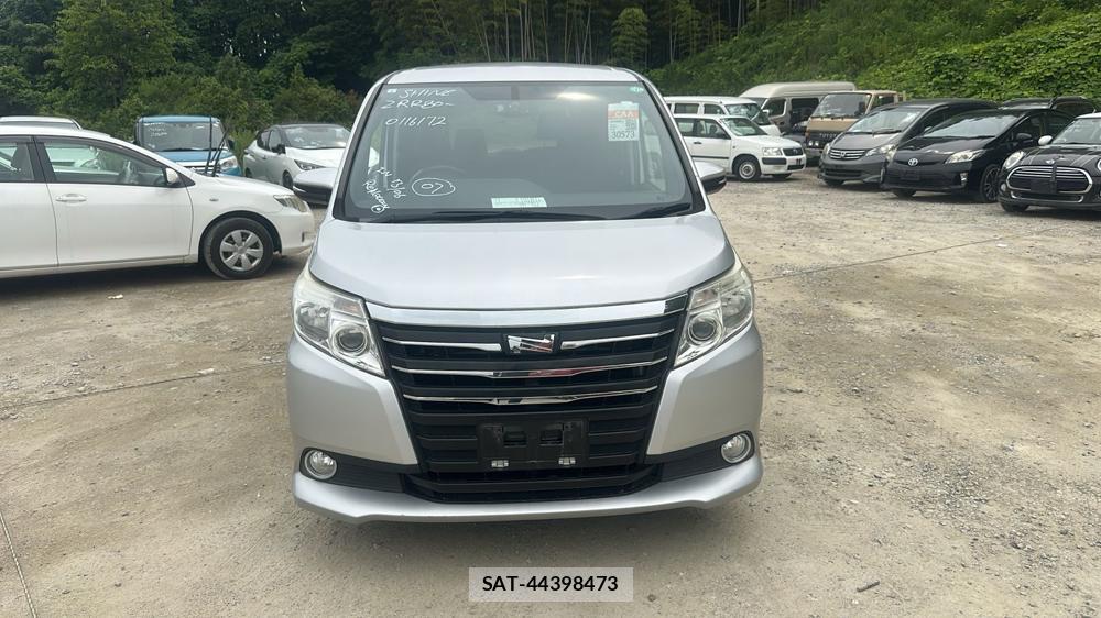 Toyota NOAH 2015-03 7353012-7