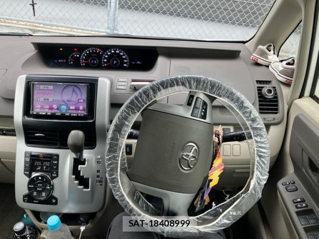 Toyota NOAH 2010-07 7787671-20