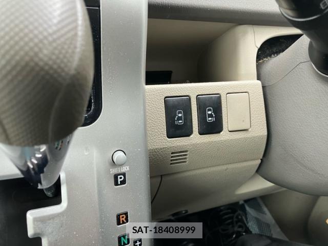 Toyota NOAH 2010-07 7787671-23