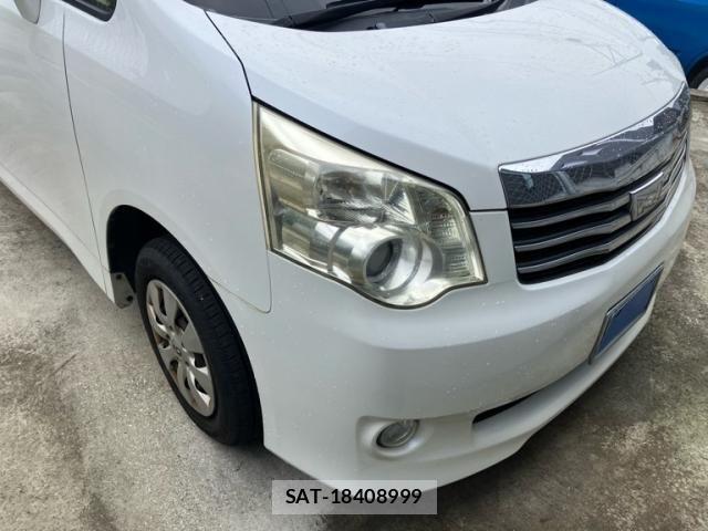 Toyota NOAH 2010-07 7787671-3