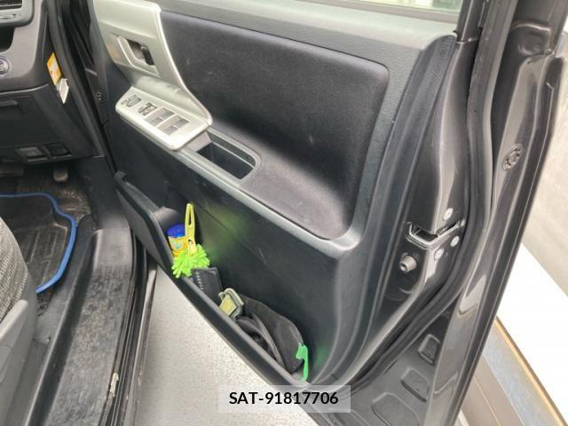 Toyota NOAH 2010-08 7787670-10