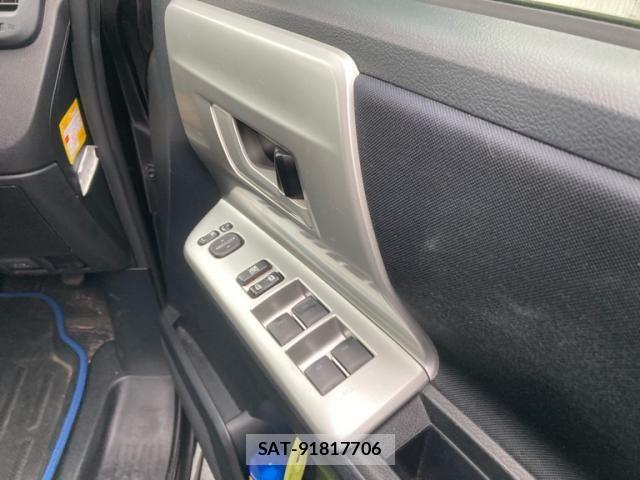Toyota NOAH 2010-08 7787670-11