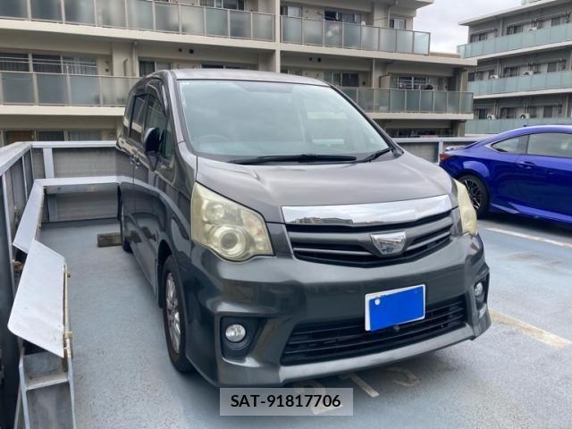 Toyota NOAH 2010-08 7787670-1