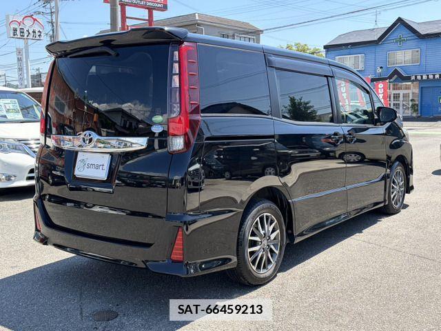 Toyota NOAH 2014-02 7787672-9