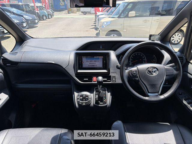 Toyota NOAH 2014-02 7787672-10