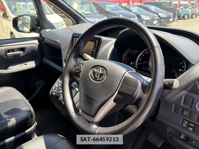 Toyota NOAH 2014-02 7787672-17