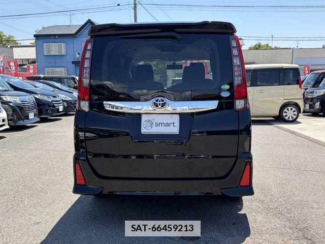 Toyota NOAH 2014-02 7787672-8