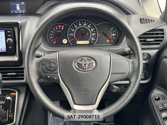 Toyota NOAH 2017-09 7787687-11