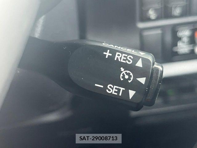 Toyota NOAH 2017-09 7787687-5