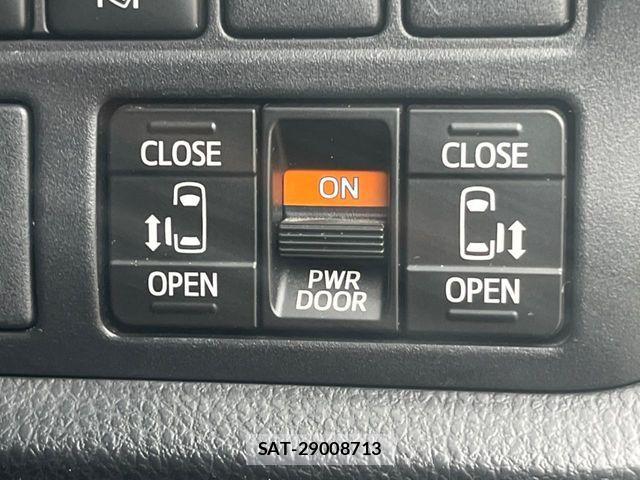Toyota NOAH 2017-09 7787687-6
