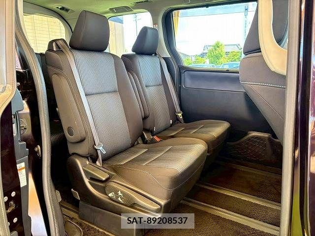 Toyota NOAH 2014-03 7787686-10