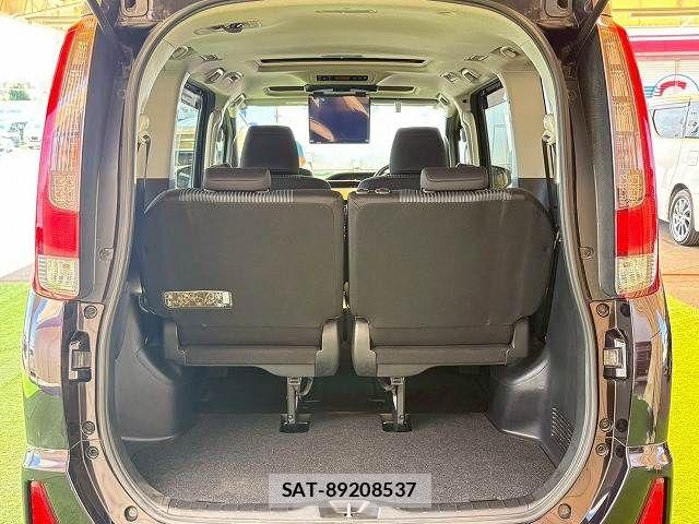 Toyota NOAH 2014-03 7787686-11