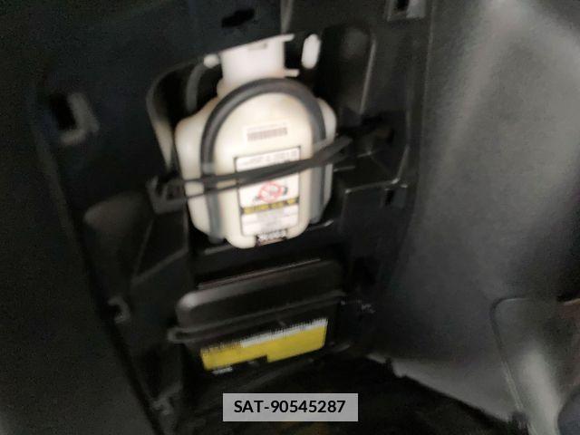Toyota NOAH 2021-02 7787689-17