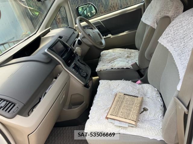 Toyota NOAH 2007-08 7787669-13