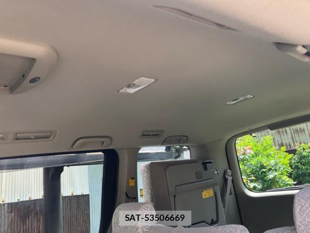 Toyota NOAH 2007-08 7787669-14