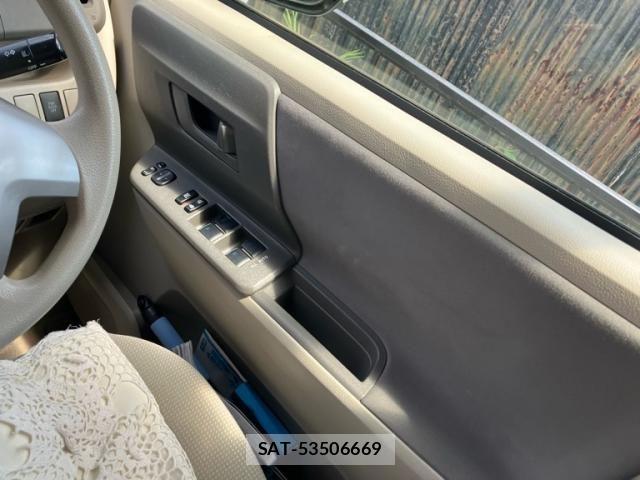 Toyota NOAH 2007-08 7787669-17