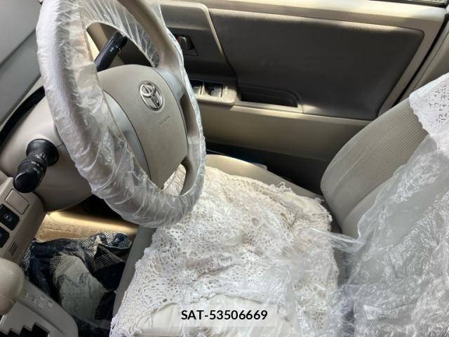 Toyota NOAH 2007-08 7787669-18