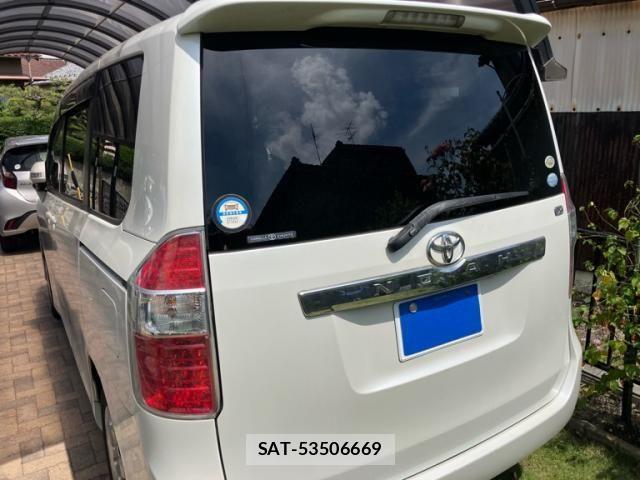 Toyota NOAH 2007-08 7787669-4