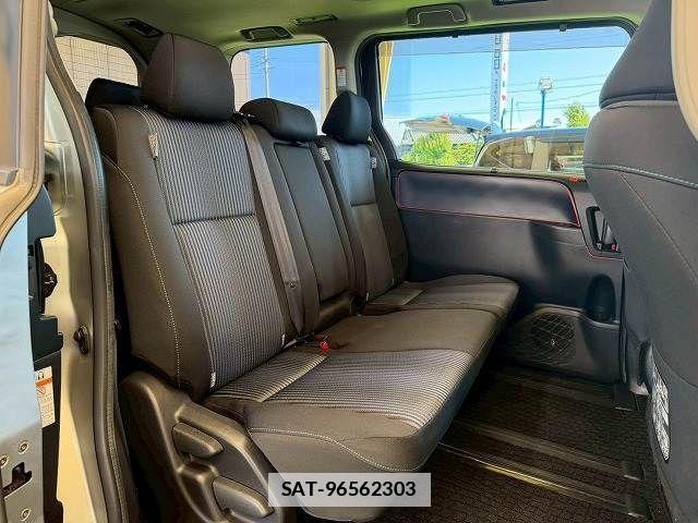 Toyota NOAH 2014-01 7787688-9