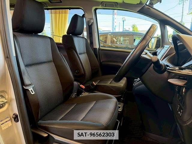 Toyota NOAH 2014-01 7787688-8