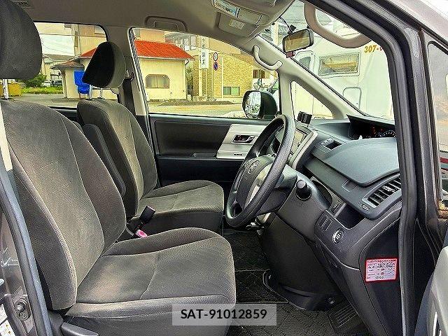 Toyota NOAH 2013-02 7878424-19