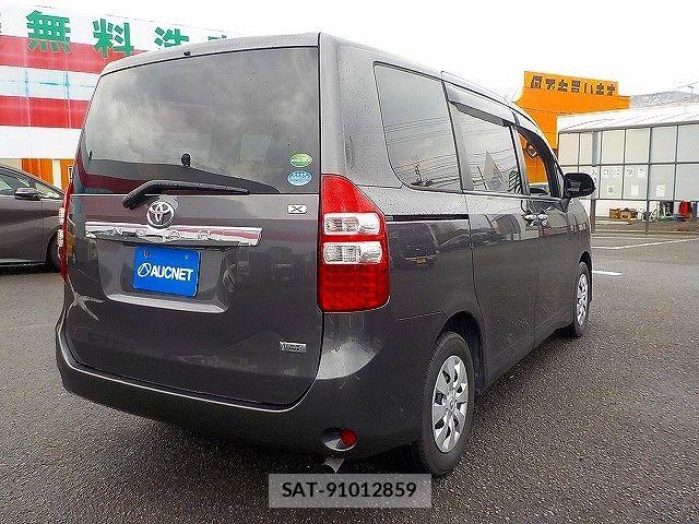 Toyota NOAH 2013-02 7878424-5