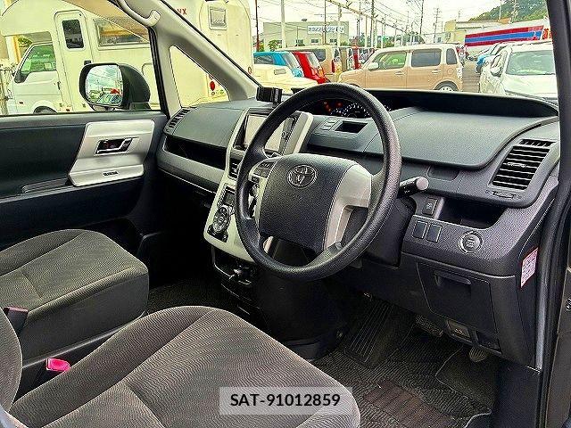 Toyota NOAH 2013-02 7878424-7