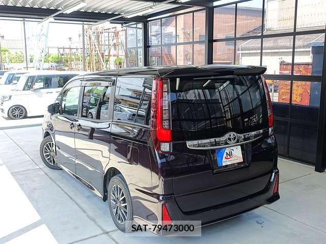 Toyota NOAH 2015-12 7878411-15